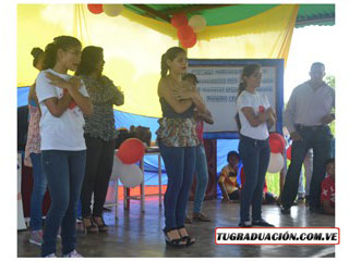 Evento cultural con grupo de baile